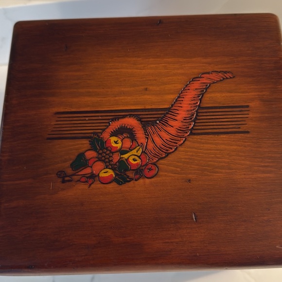 Vintage Wooden Cornucopia Recipe Box Large Divided - Picture 11 of 11